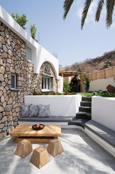 Posezení v ubytování Occhio Luxury Villas Santorini with private pool