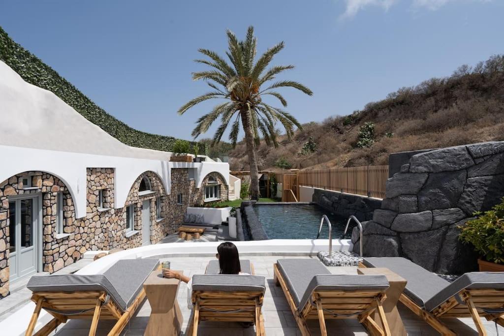 Bazén v ubytování Occhio Luxury Villas Santorini with private pool nebo v jeho okolí
