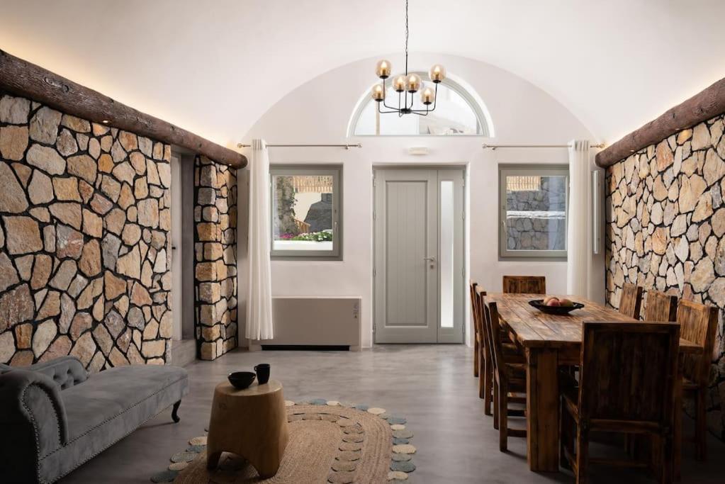 Posezení v ubytování Occhio Luxury Villas Santorini with private pool