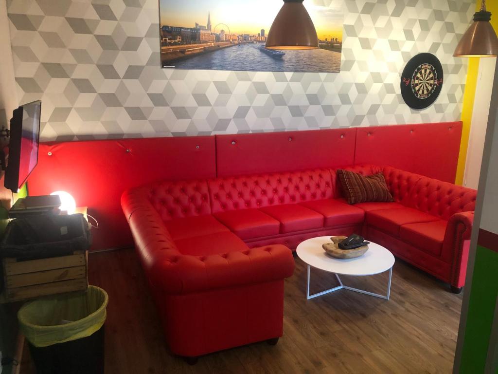 Posezení v ubytování Backpackers Düsseldorf - SELF CHECK-IN