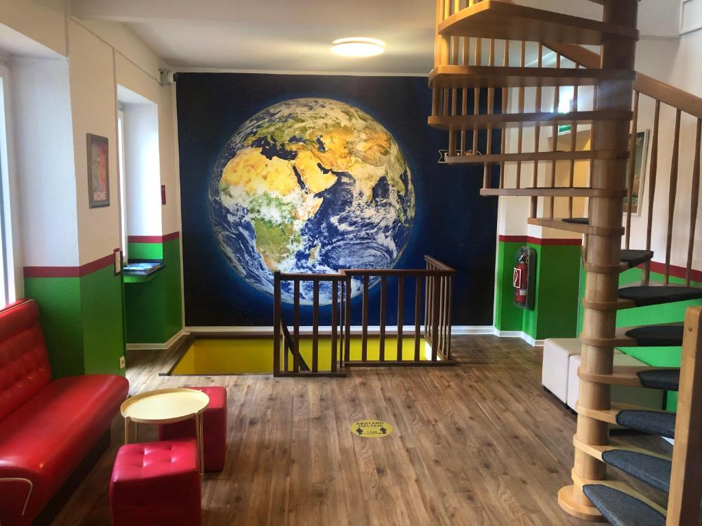 Posezení v ubytování Backpackers Düsseldorf - SELF CHECK-IN