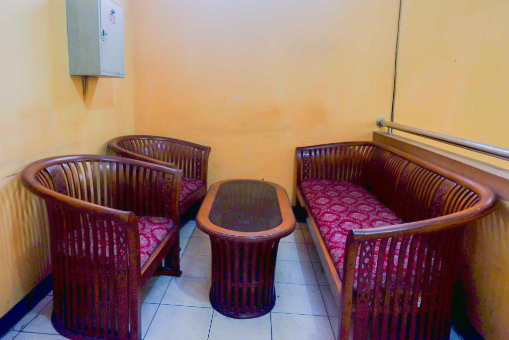 Posezení v ubytování Urbanview Hotel Anugrah Kendal by RedDoorz