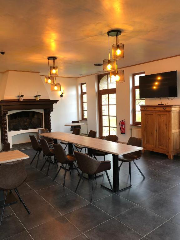 TV a/nebo společenská místnost v ubytování Hotel Hinterland