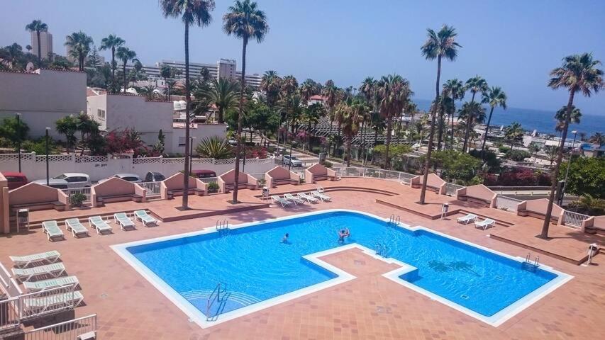สระว่ายน้ำที่อยู่ใกล้ ๆ หรือใน Beautiful apartment Las Américas Playa del Bobo