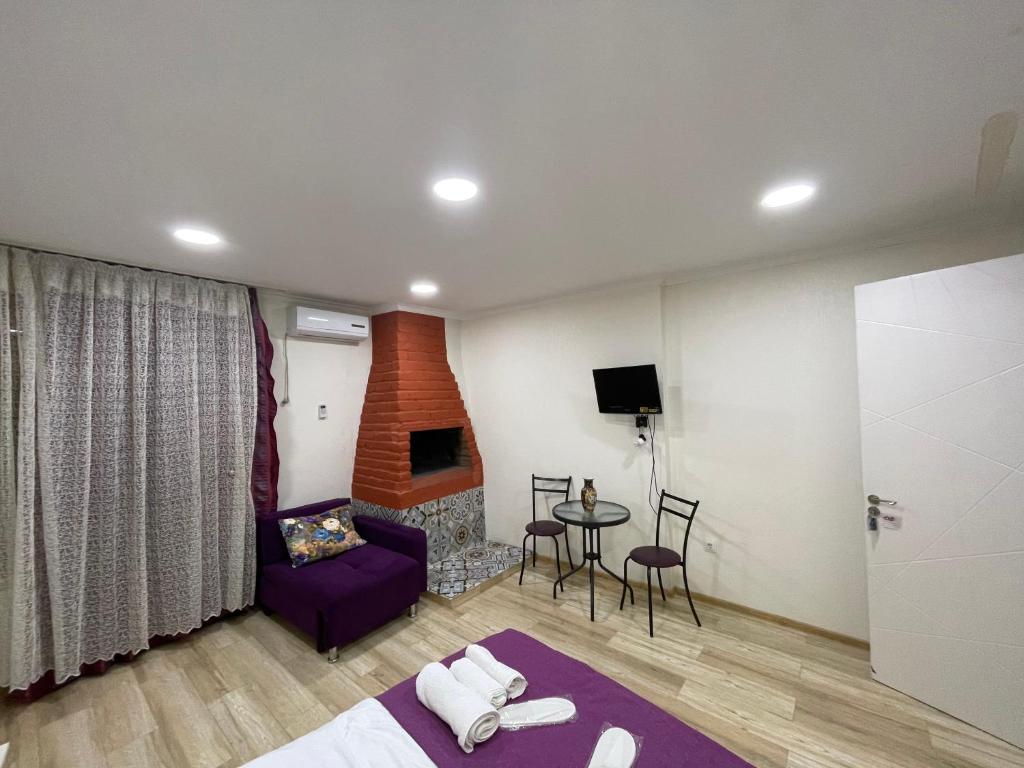 TV a/nebo společenská místnost v ubytování AA Hotel