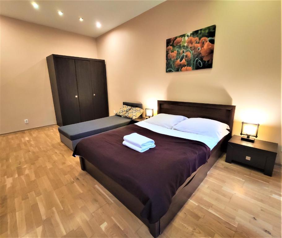 Posteľ alebo postele v izbe v ubytovaní Abak Krakow Apartment