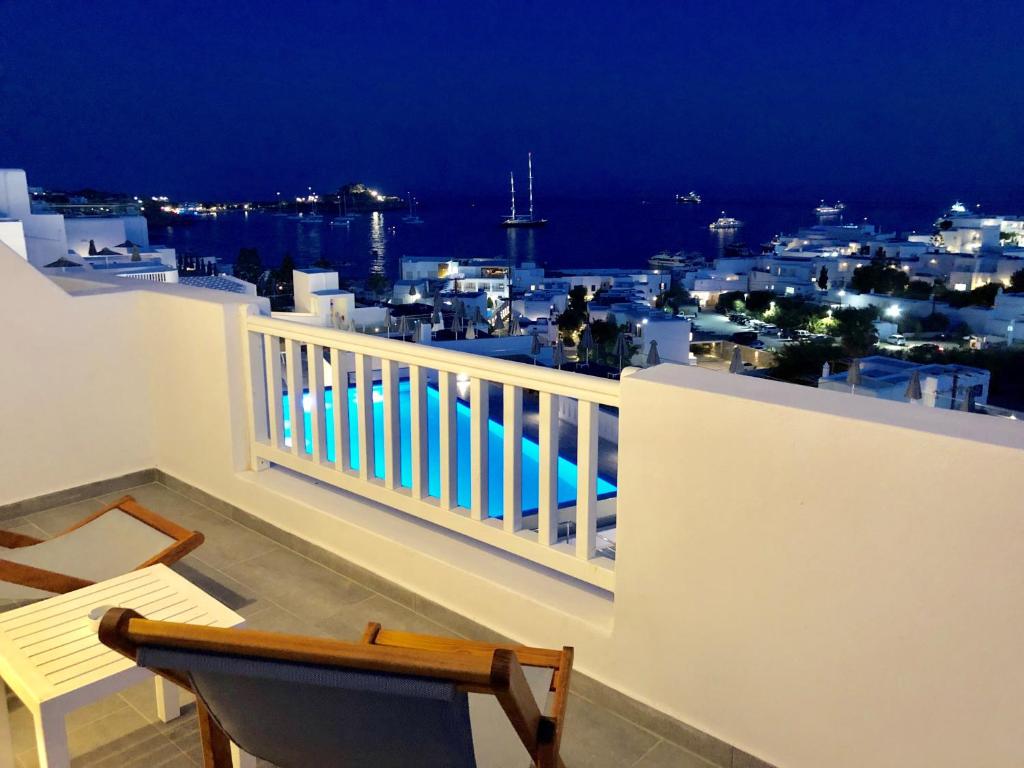 O masă de biliard de la The George Hotel Mykonos