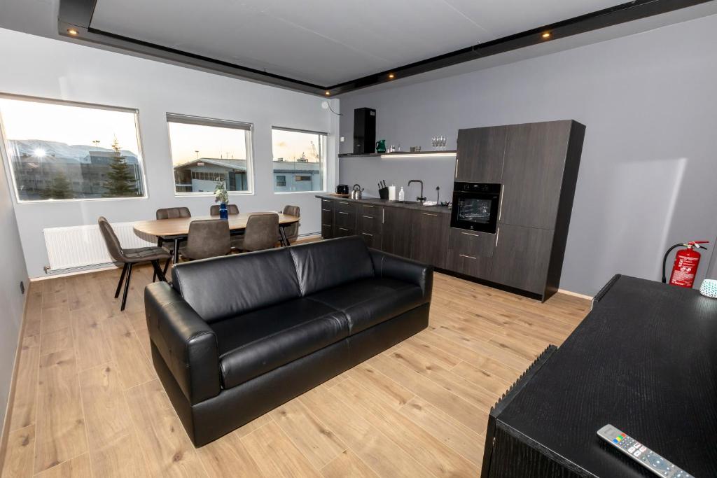 Kuchyň nebo kuchyňský kout v ubytování Akureyri Lux Apartments with hot tub access