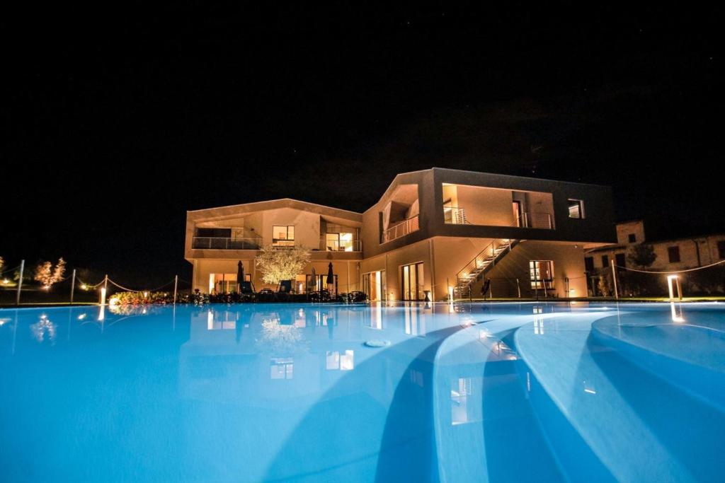 Bazén v ubytovaní COBUE "Wine resort & Spa" alebo v jeho blízkosti