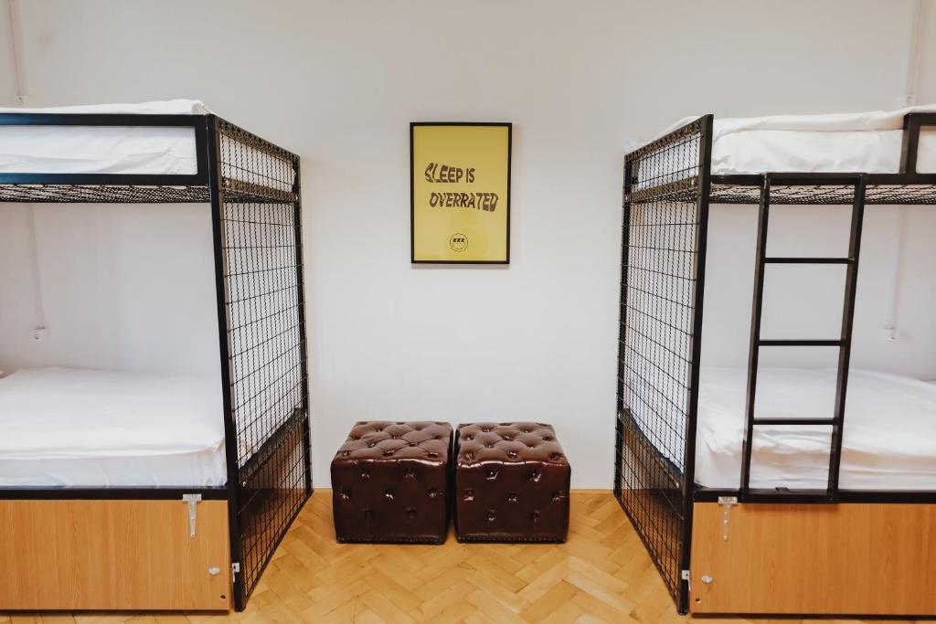 Postel nebo postele na pokoji v ubytování Party Hostel Zzz