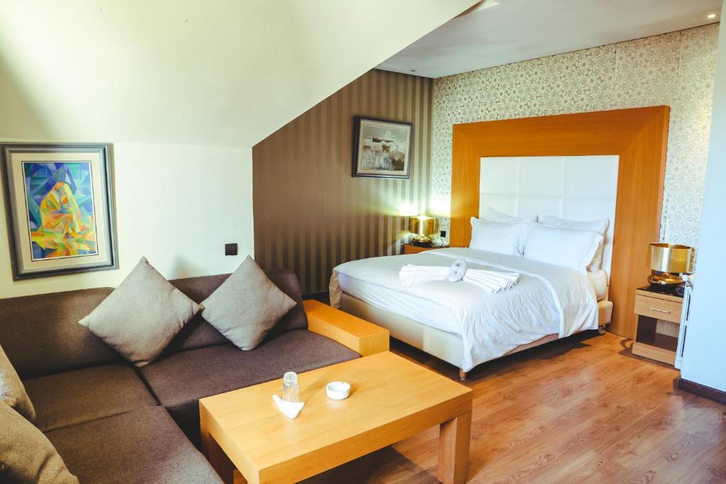Postel nebo postele na pokoji v ubytování Hotel Perce Neige