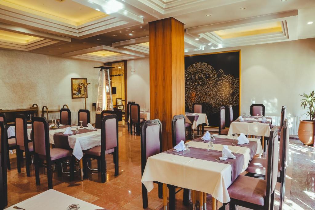 Restaurace v ubytování Hotel Perce Neige