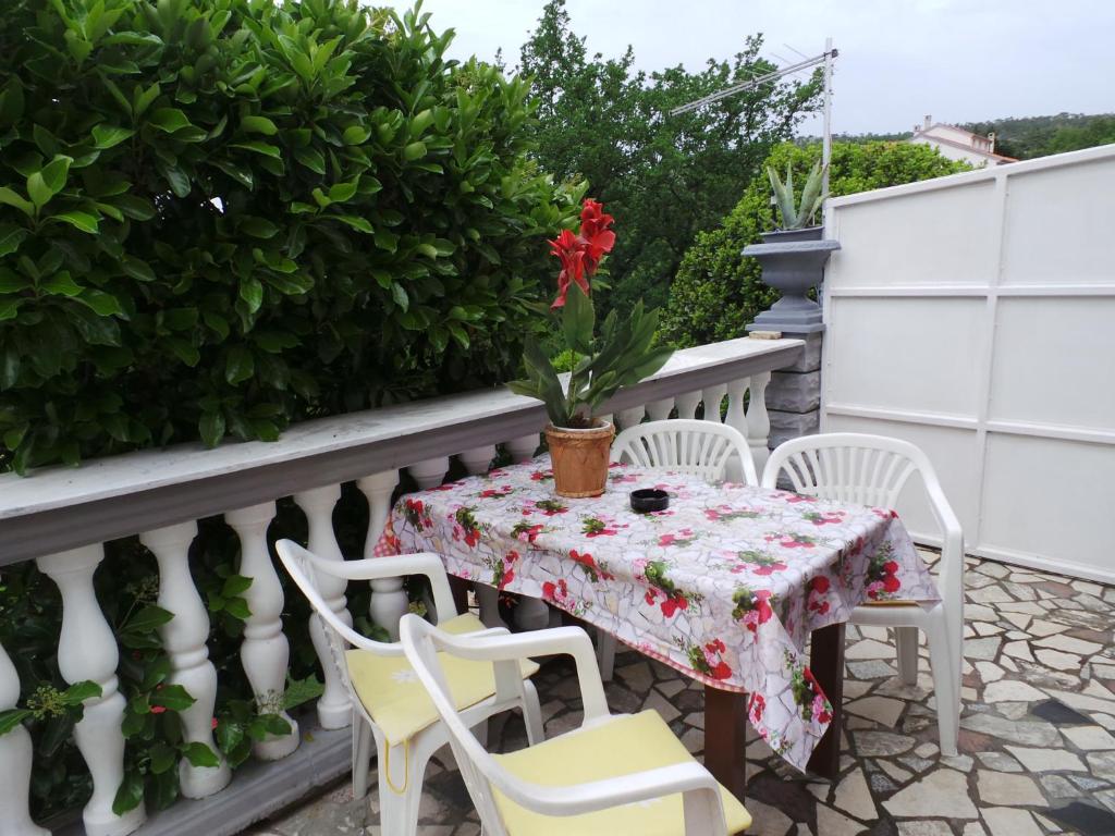 Balkón alebo terasa v ubytovaní Apartment Jablanac 1