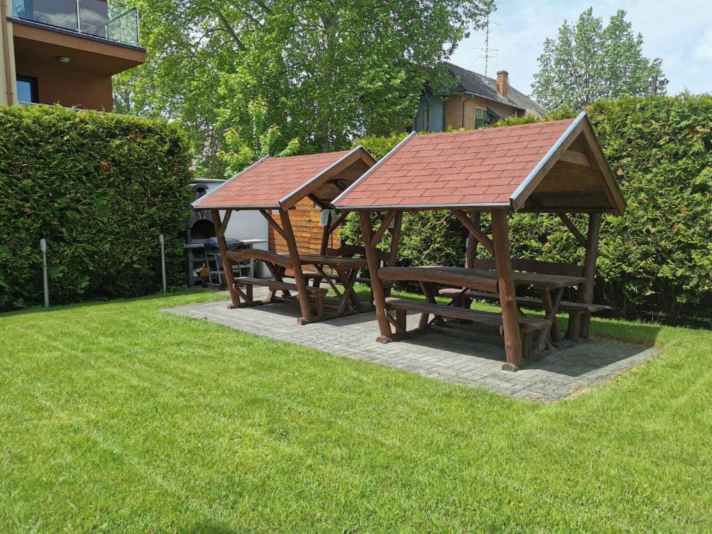 Vonkajšia záhrada v ubytovaní Apartment in Siofok - Balaton 20059