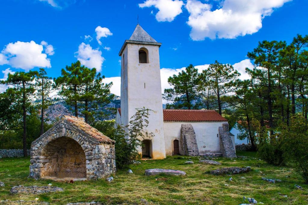 Zdjęcie z galerii obiektu Apartments in Starigrad-Paklenica 33853 w mieście Starigrad-Paklenica