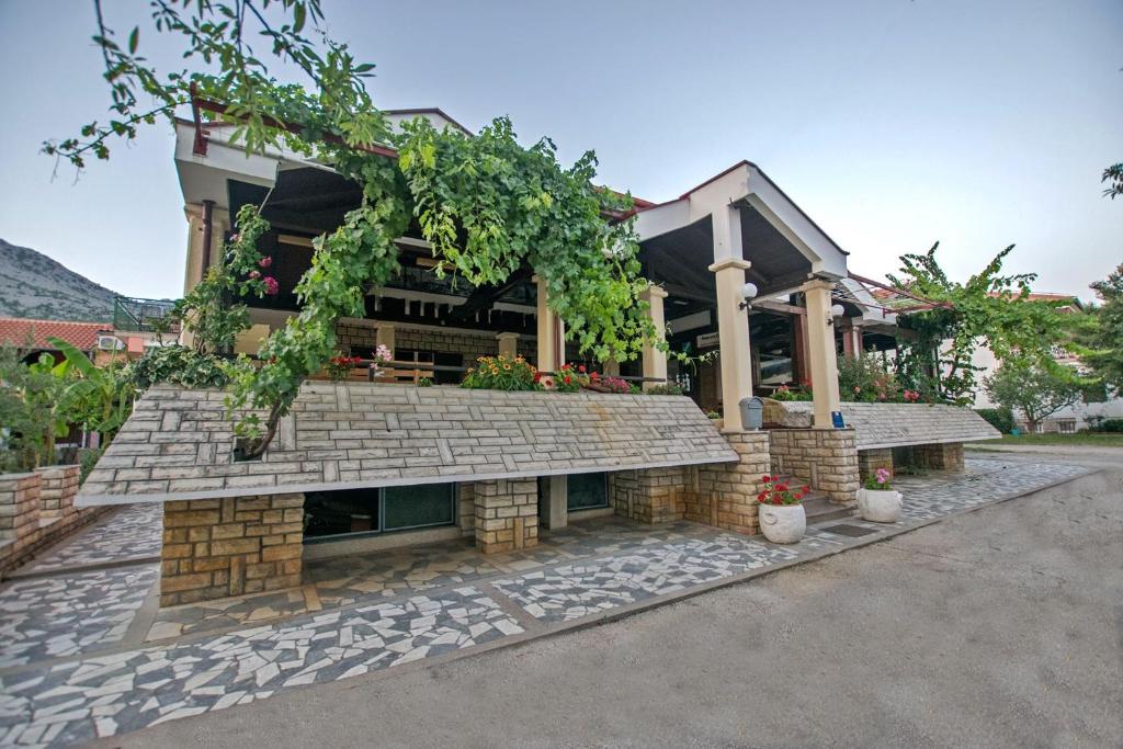 Zdjęcie z galerii obiektu Apartments in Starigrad-Paklenica 33853 w mieście Starigrad-Paklenica