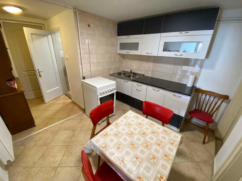 Kuchyňa alebo kuchynka v ubytovaní Apartments in Siofok/Balaton 35514