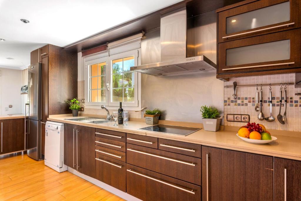 Kuchyň nebo kuchyňský kout v ubytování Villa Dorada - PlusHolidays