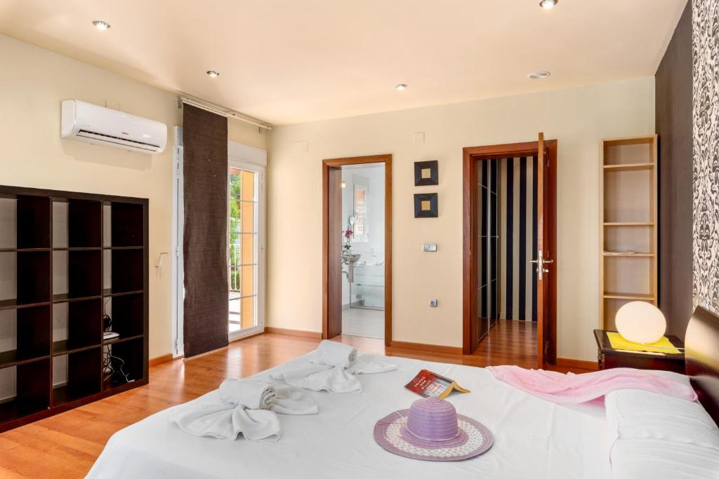 Postel nebo postele na pokoji v ubytování Villa Dorada - PlusHolidays