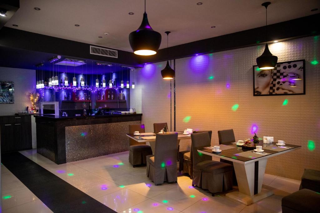 Lounge nebo bar v ubytování Hotel Orion Tbilisi