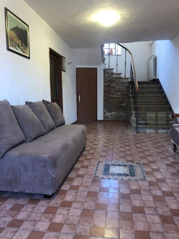 Posezení v ubytování Roč Holiday Home