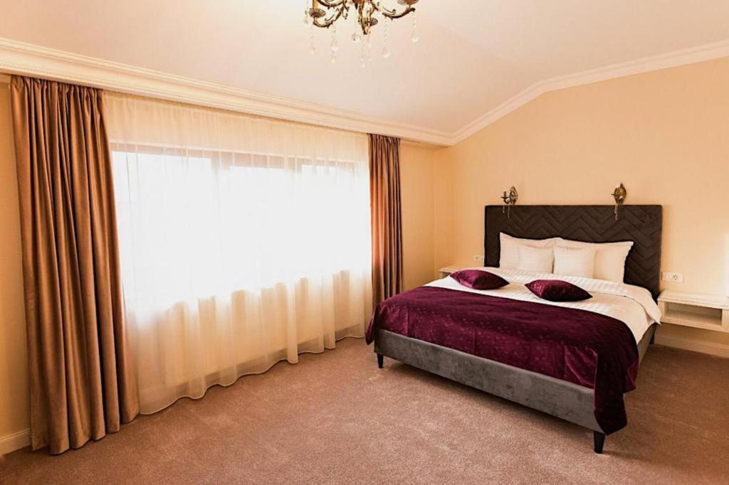 4Cardinals Boutique - Resim 7