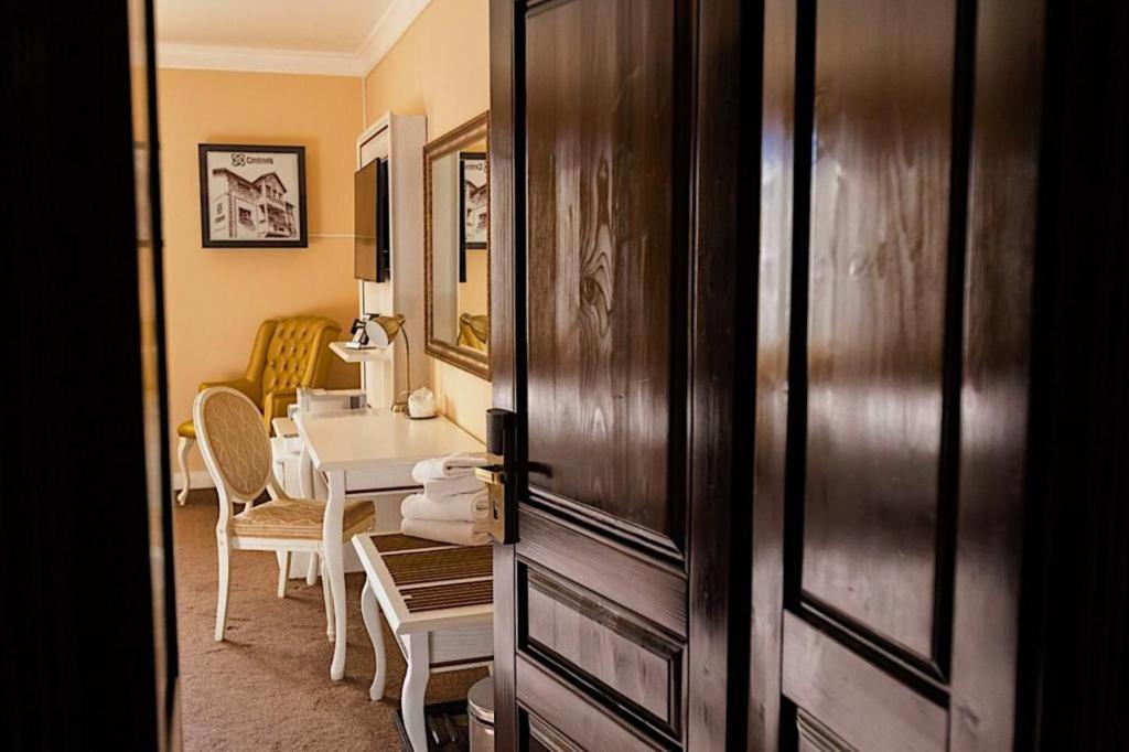 4Cardinals Boutique - Resim 12