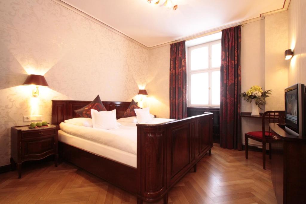 Postel nebo postele na pokoji v ubytování Boutiquehotel Oberkirch im Zentrum