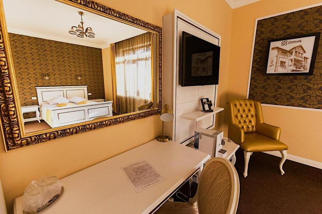 4Cardinals Boutique - Resim 32