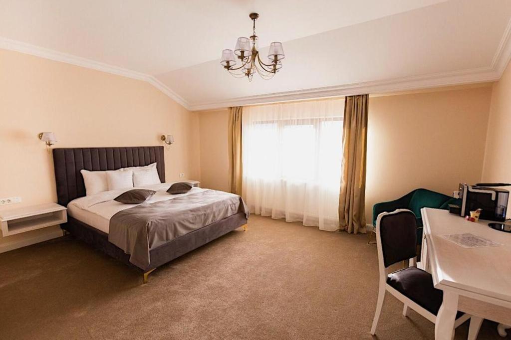 4Cardinals Boutique - Resim 9