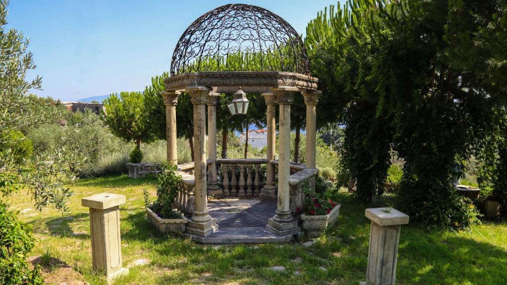 Zahrada ubytování Assos Longevity Hotel