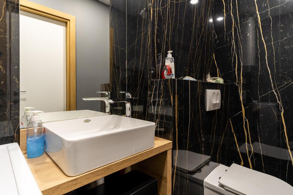 Kúpeľňa v ubytovaní Hedera Estate, Hedera A57