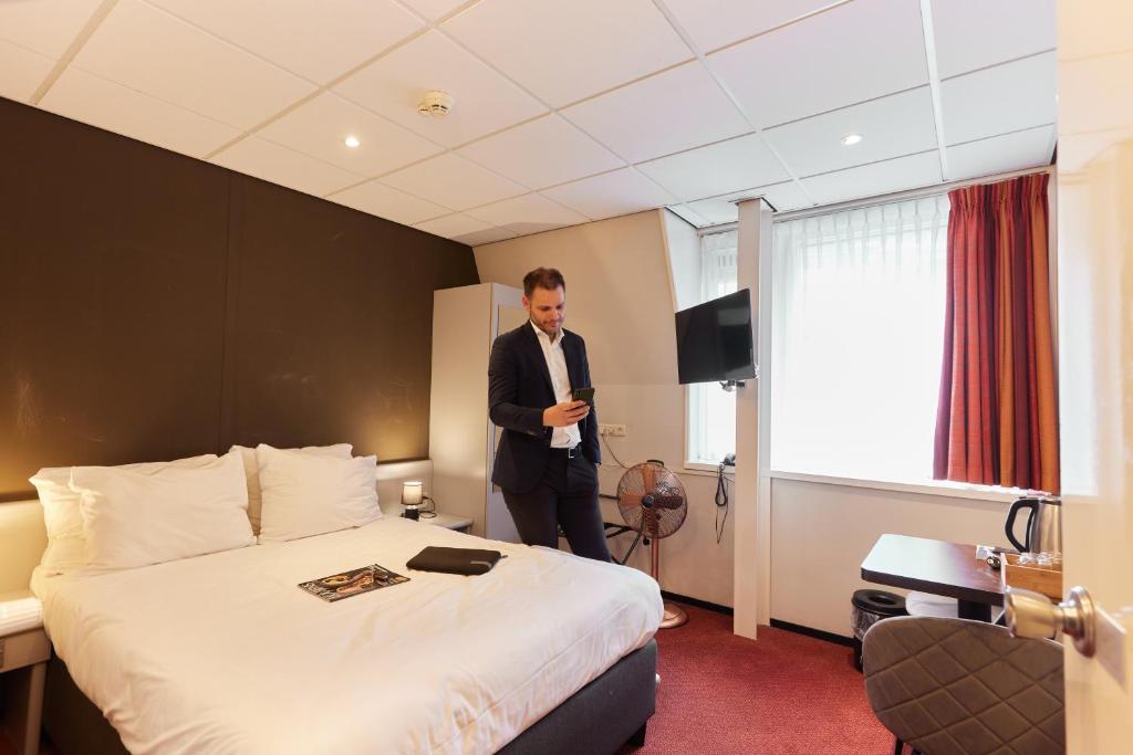 De Zon Hotel & Restaurant by Flow - Small Double Room
