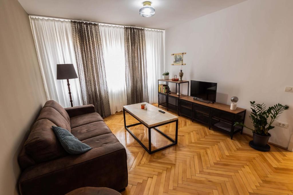 Posezení v ubytování Cosy 2-bedroom flat - Fully equipped