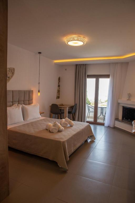 Aelia Mount Suites - Deluxe Studio