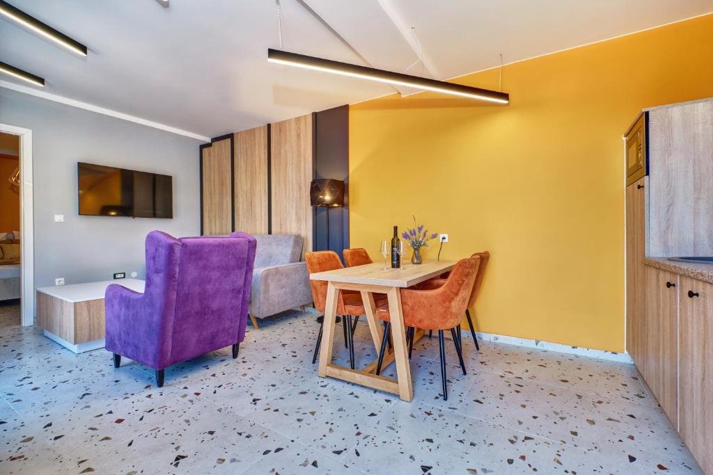 Televízia a/alebo spoločenská miestnosť v ubytovaní Luxury apartments