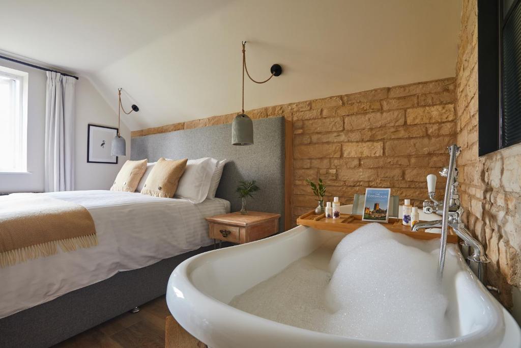 Postel nebo postele na pokoji v ubytování Wild Thyme & Honey - Cirencester-Cotswolds