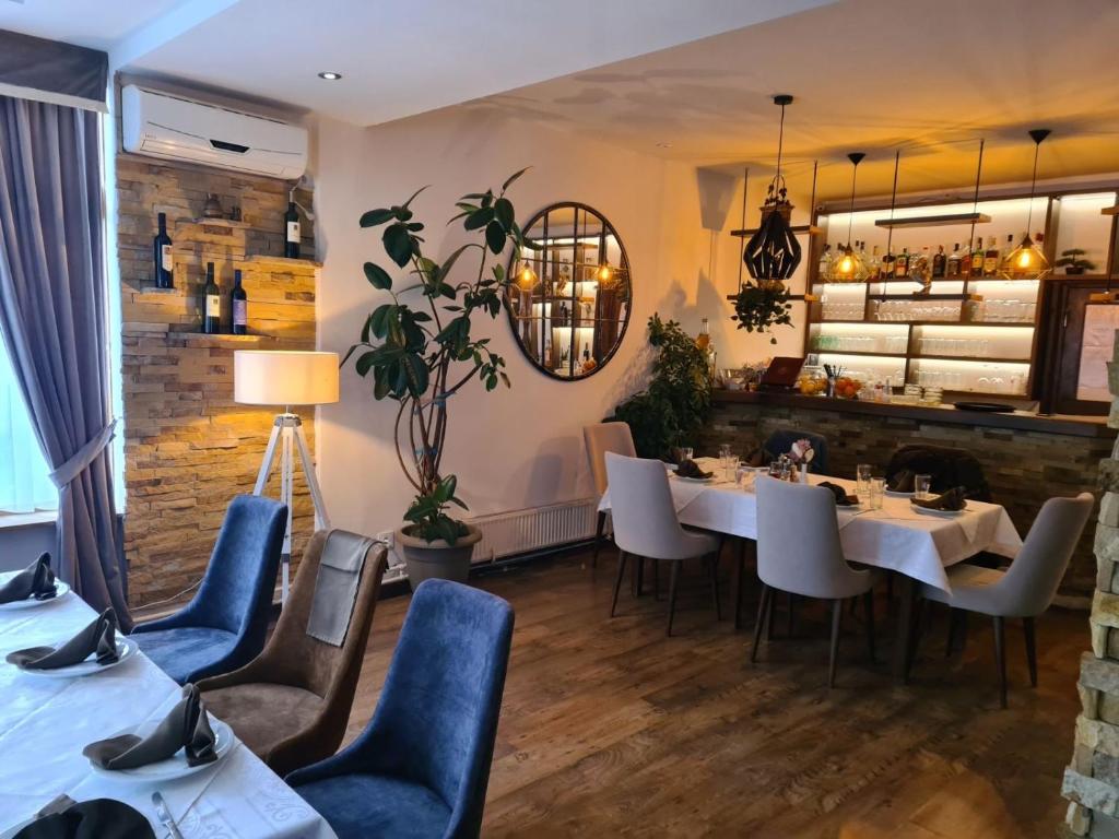 Posezení v ubytování Garni hotel Vir
