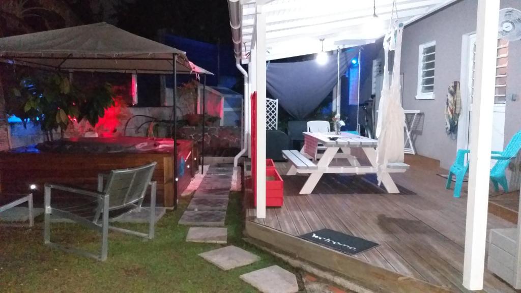 Patio nebo venkovní prostory v ubytování Beau F2 classé, vue mer, spa, jardin, bateau
