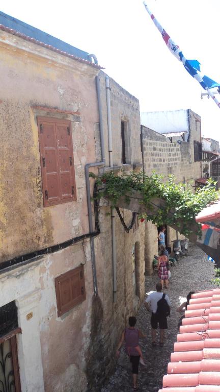The surrounding neighborhood or a neighborhood close to a vendégházakat
