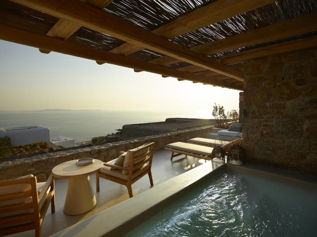 Bazén v ubytování Collini Hotel Mykonos nebo v jeho okolí