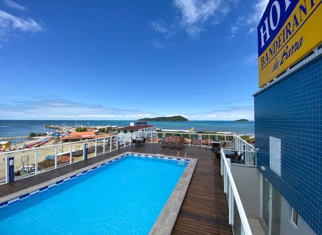 a swimming pool on the deck of a cruise ship at Hotel Bandeirantes da Barra in Balneario Barra do Sul