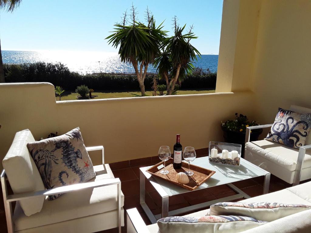 Posedenie v ubytovaní Beachfront Neptuno I, Complex,Views,Pool,Garden, Elviria