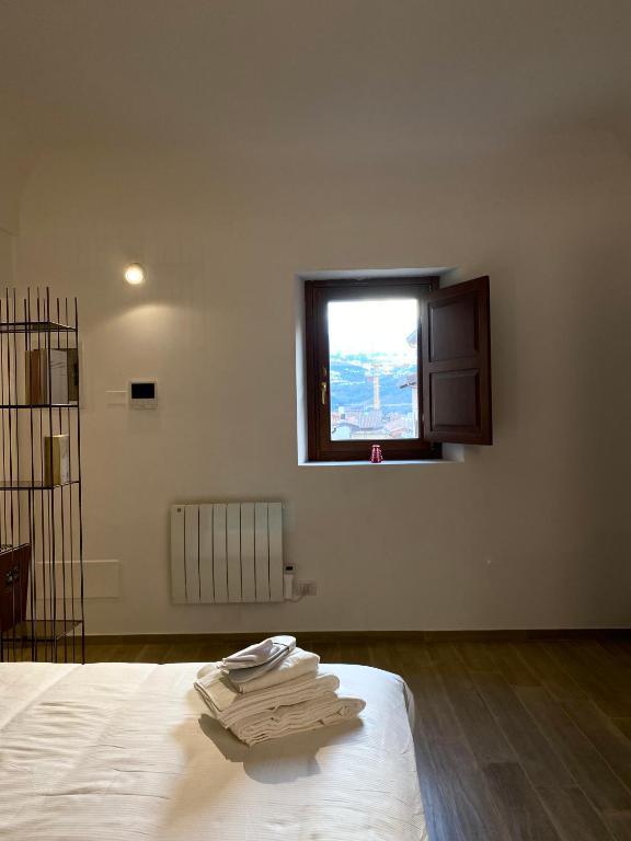 A bed or beds in a room at La suite aquilana