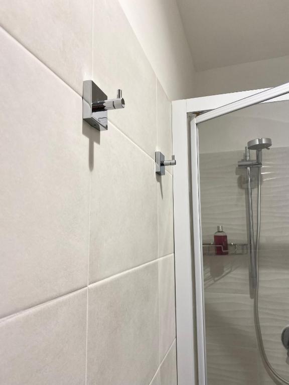 A bathroom at La suite aquilana