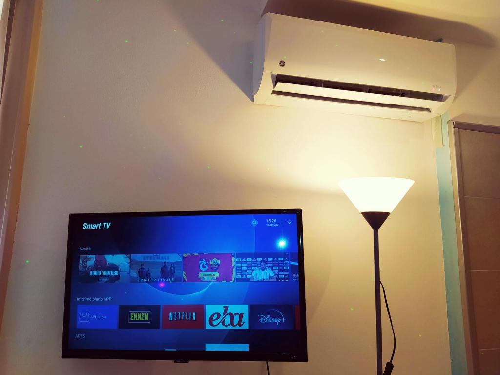 Telewizja i/lub zestaw kina domowego w obiekcie Altea Royale