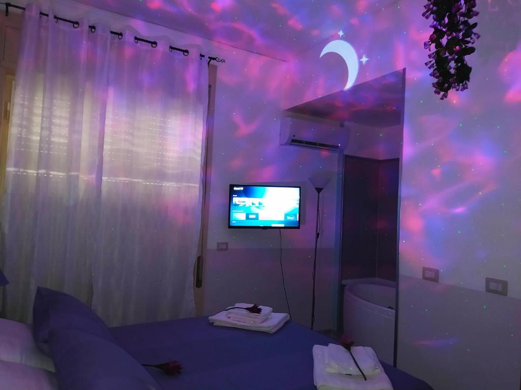 Telewizja i/lub zestaw kina domowego w obiekcie Altea Royale