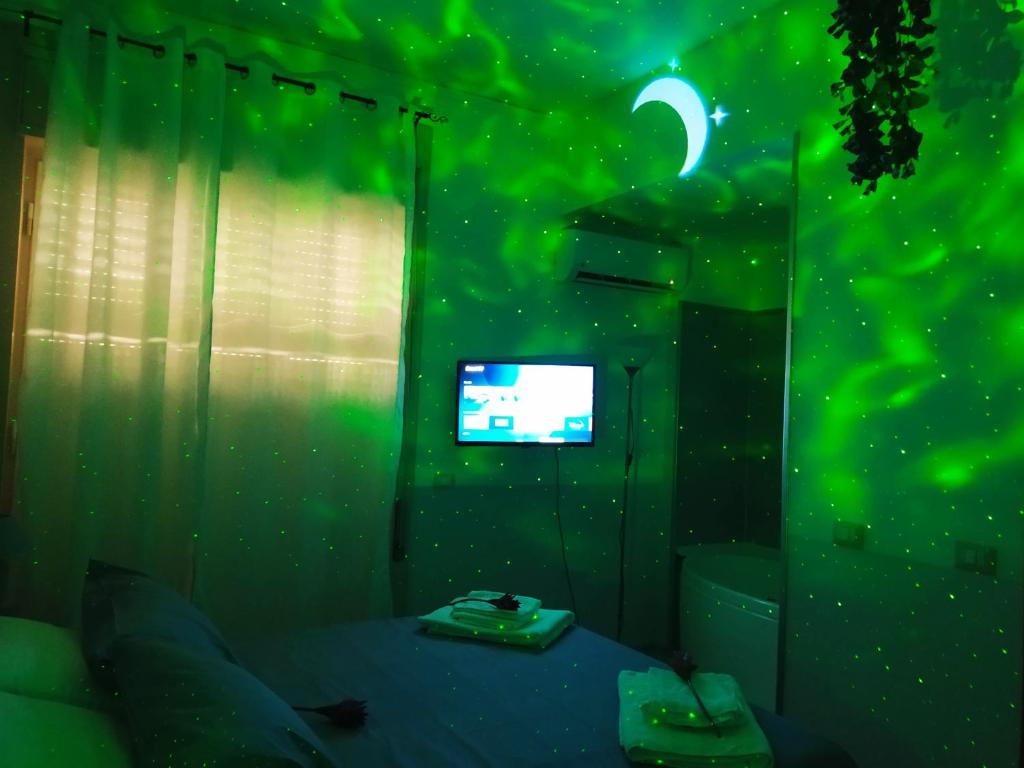 Telewizja i/lub zestaw kina domowego w obiekcie Altea Royale