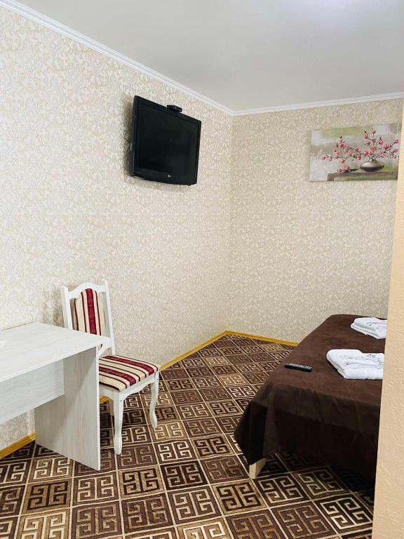 TV a/nebo společenská místnost v ubytování Під явором NEW