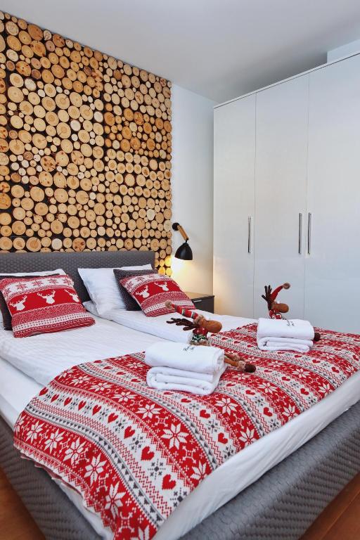 Posteľ alebo postele v izbe v ubytovaní Harnasiowa Izba Ski - Polana Szymoszkowa Ski Resort Zakopane